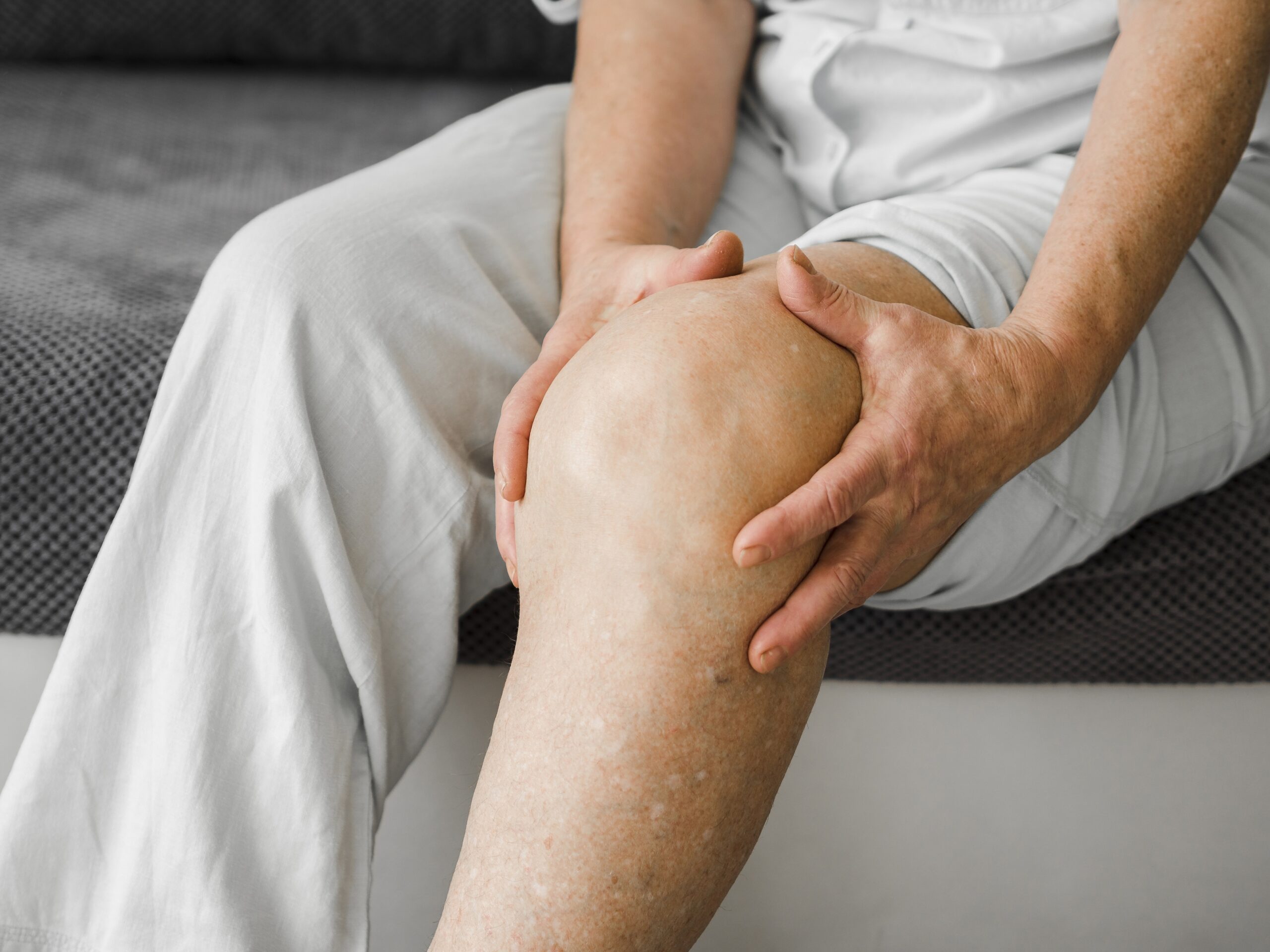Read more about the article Zwyrodnienie kolana – objawy choroby i leczenie zmian